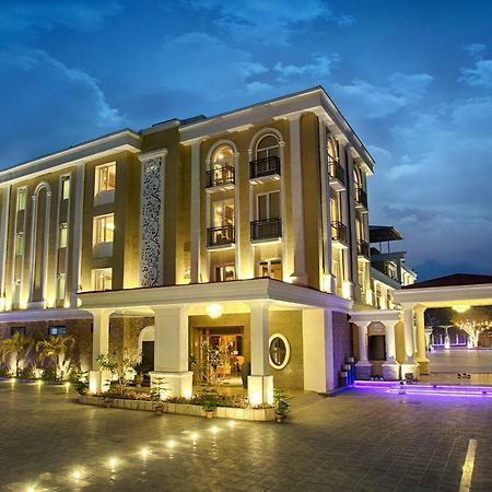 Four Vedas Hotel & Resort Siliguri Eksteriør billede