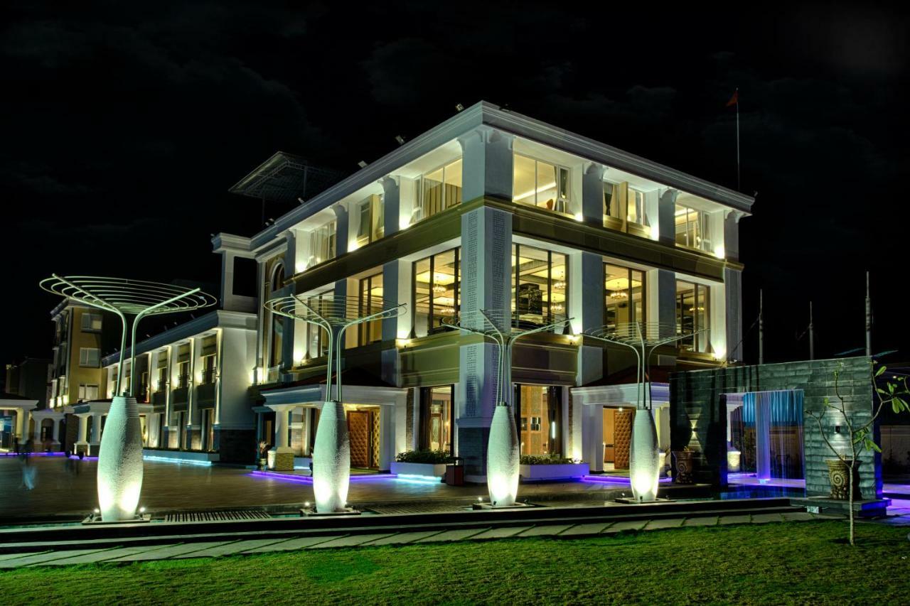 Four Vedas Hotel & Resort Siliguri Eksteriør billede