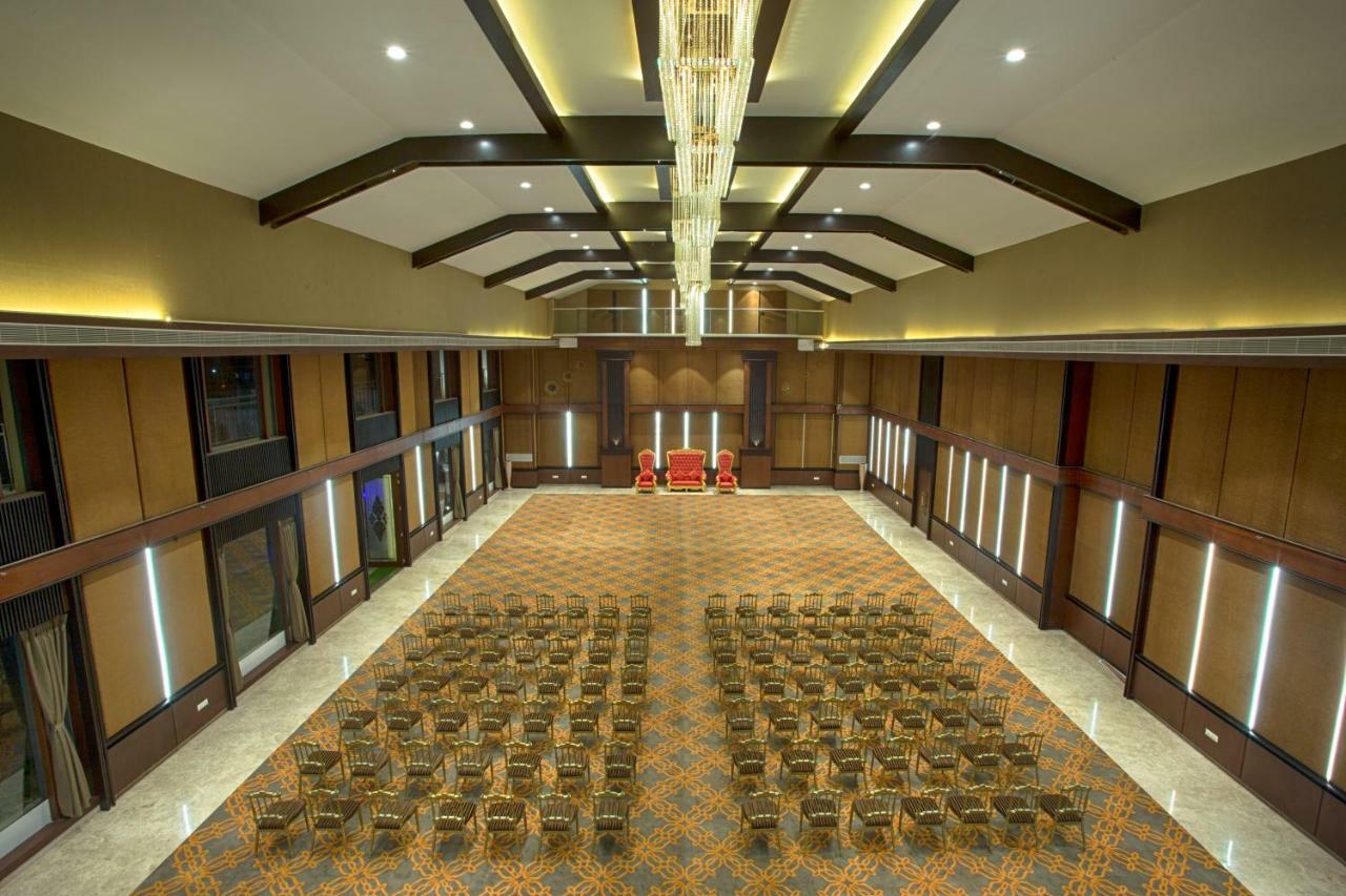 Four Vedas Hotel & Resort Siliguri Eksteriør billede