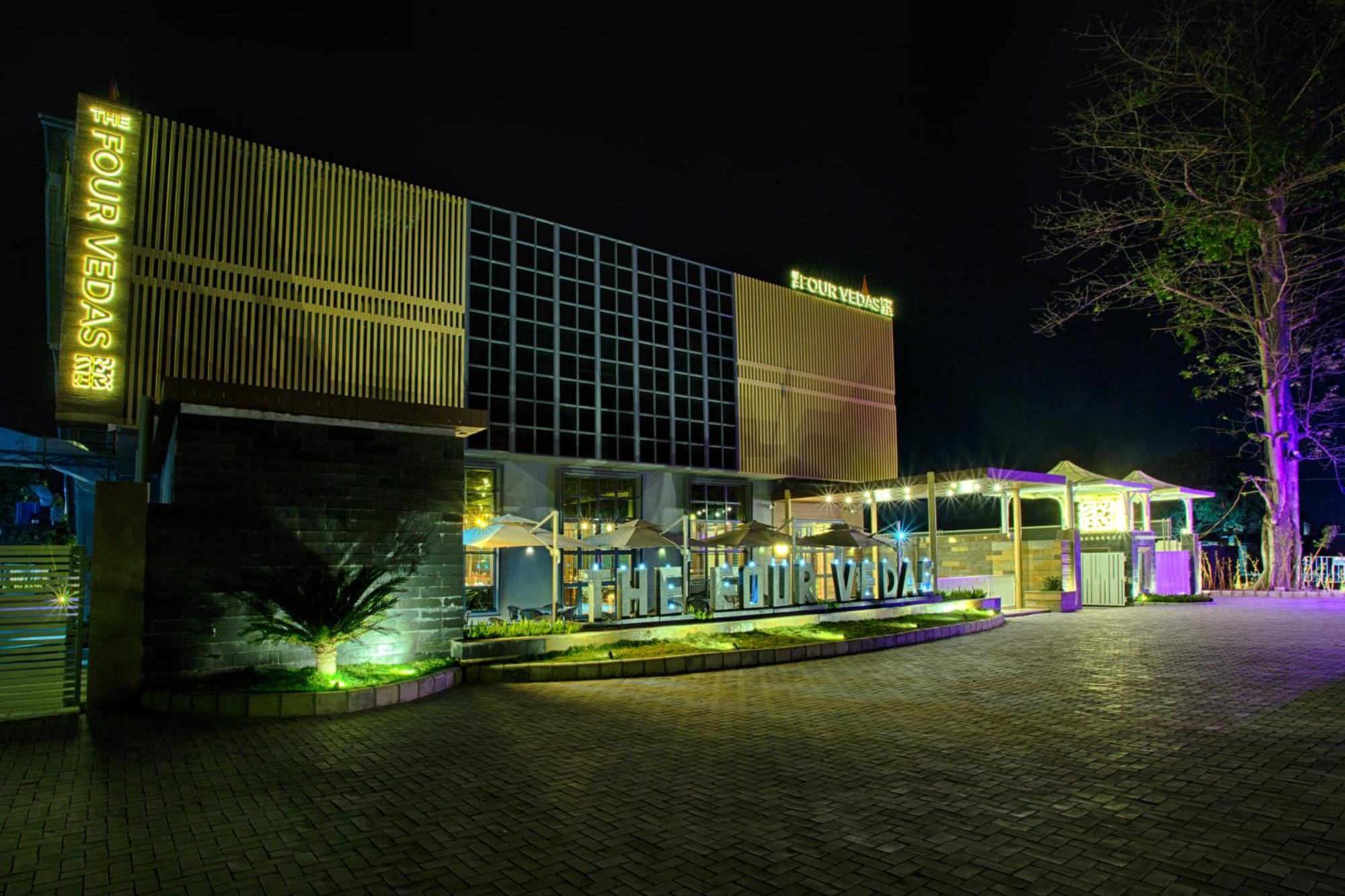 Four Vedas Hotel & Resort Siliguri Eksteriør billede
